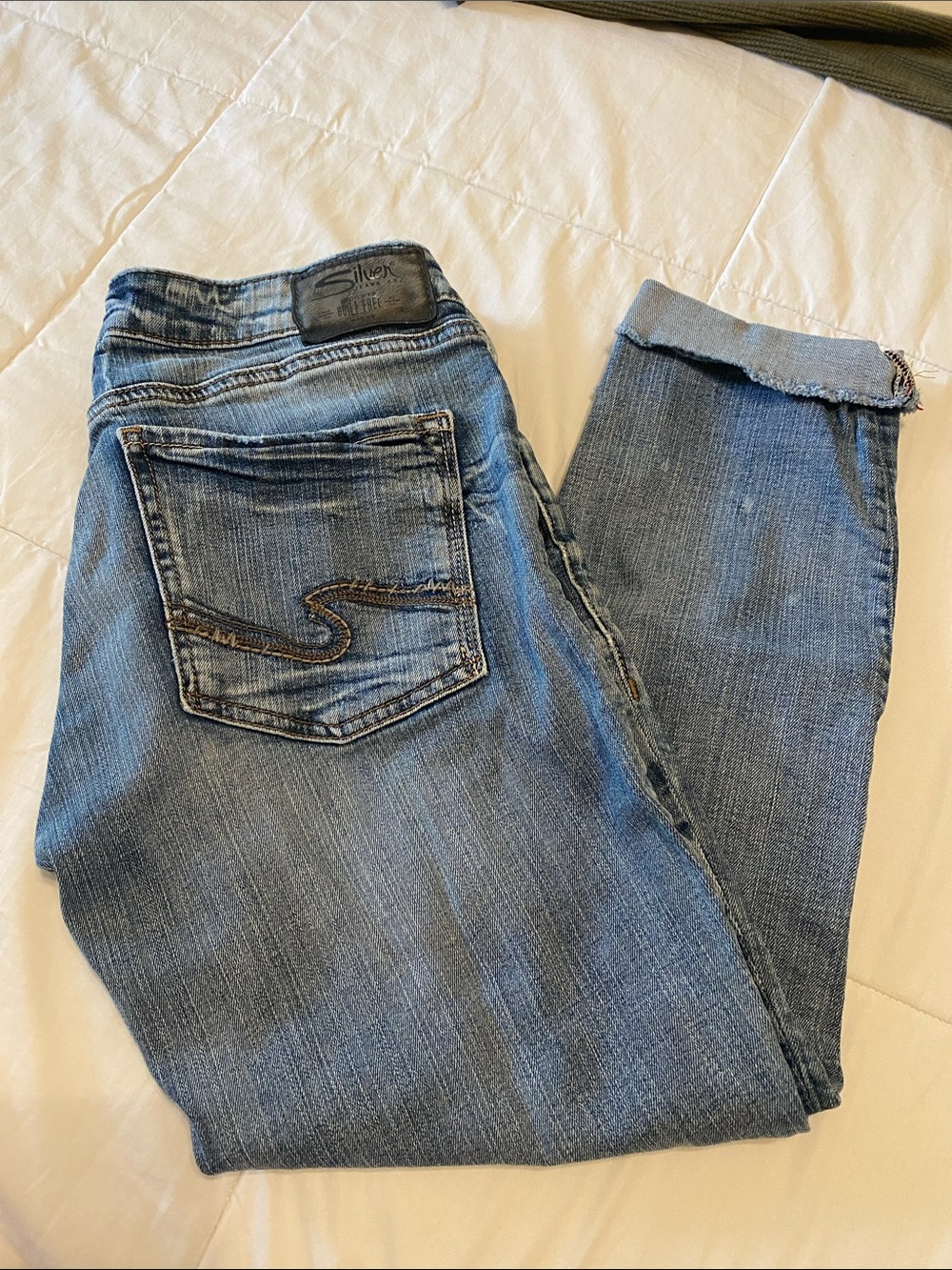 Silver Jeans Medium Blue Straight Leg Women's Jeans. Cutest all seasons jeans!